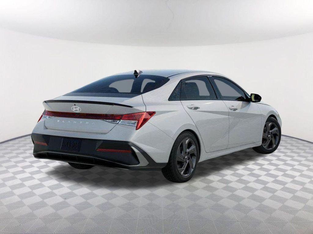 New 2026 White Hyundai SEL Sport Plus image 4
