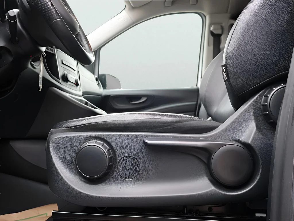 Used 2023  Mercedes-Benz Passenger image 35