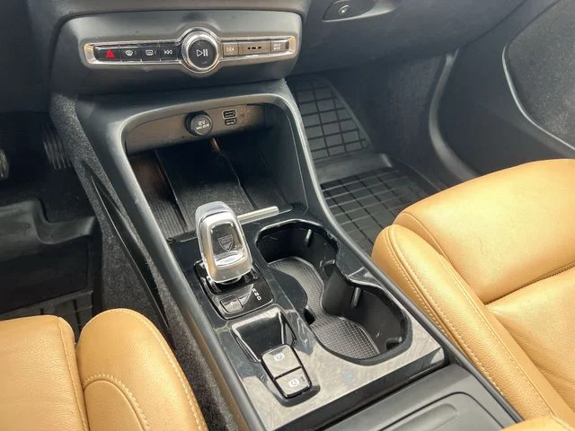 Used 2019 White Volvo T5 Inscription image 17