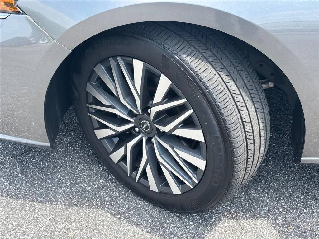 Used 2025 Gray Nissan 2.5 SV image 27