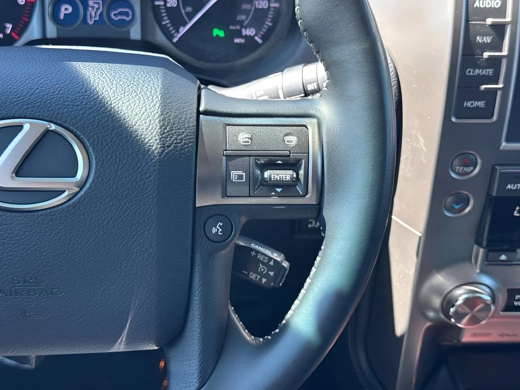 Used 2015 Black Lexus 460 image 16