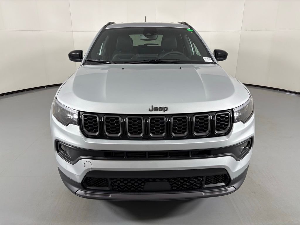 New 2026 Silver Zynith Metallic Clearcoat Jeep Latitude image 3