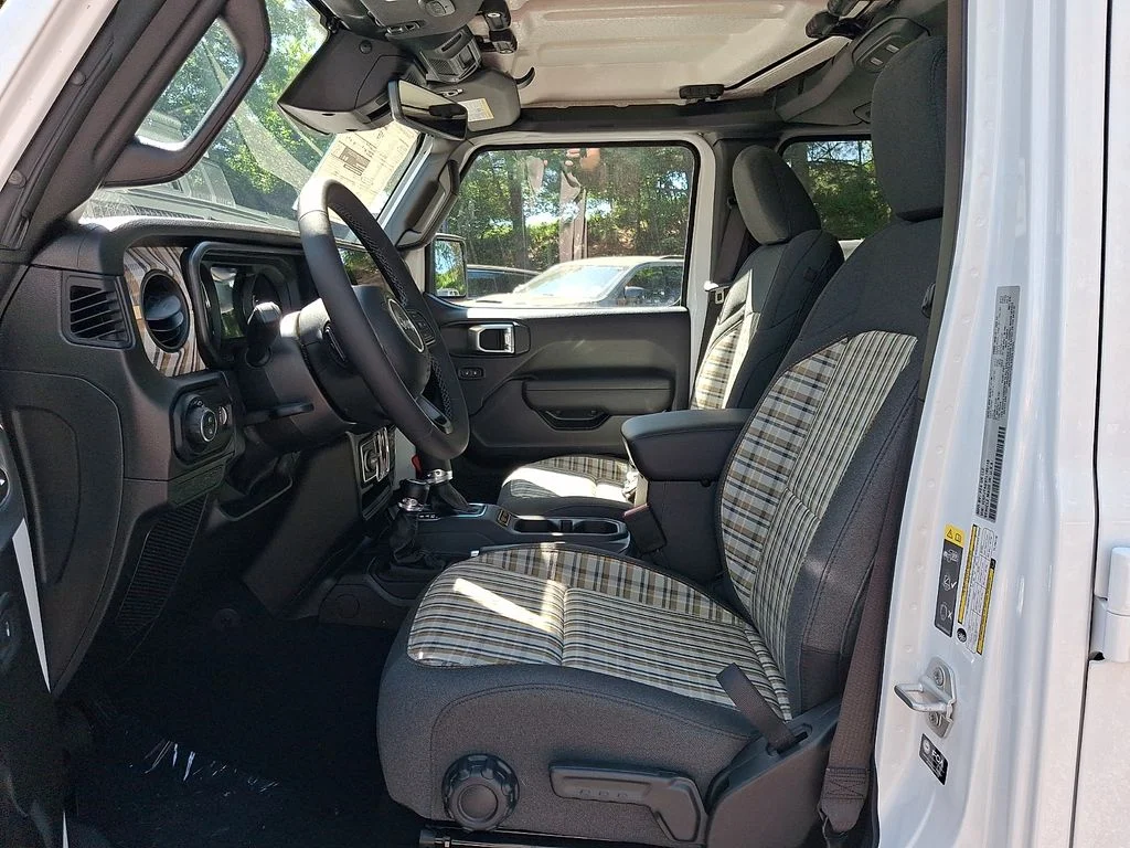 New 2026 Bright White Clear-Coat Exterior Paint Jeep 85th Anniversary Edition image 9