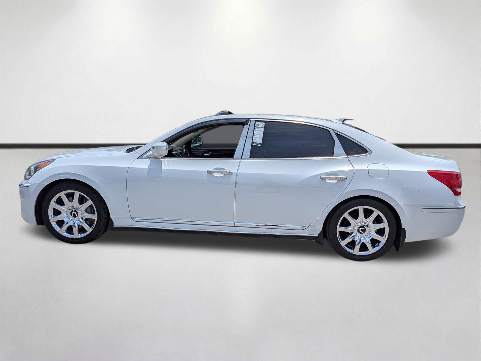 Used 2012 White Satin Pearl Hyundai Signature image 7