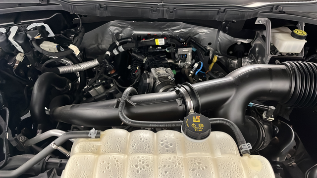 Used 2023 Agate Black Metallic Ford XLT image 27