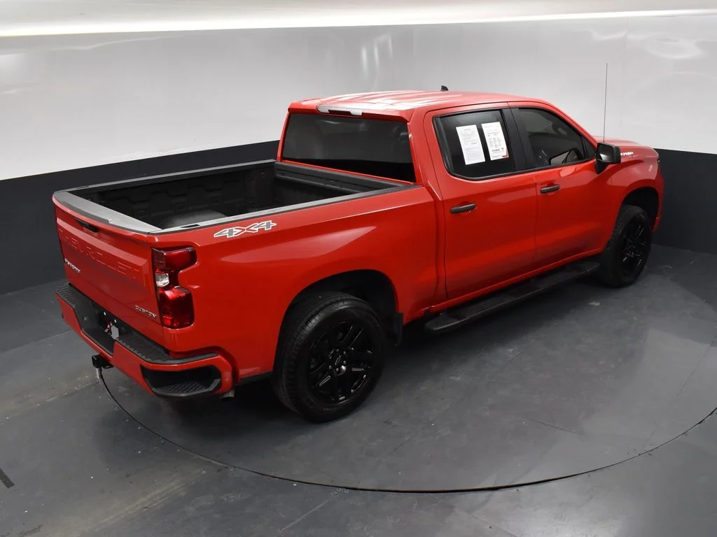 Used 2022 Red Chevrolet Custom image 37