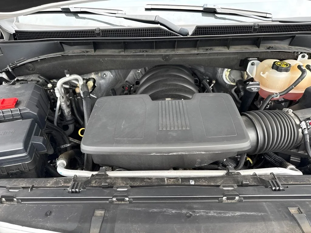 Used 2023 White GMC AT4 image 37