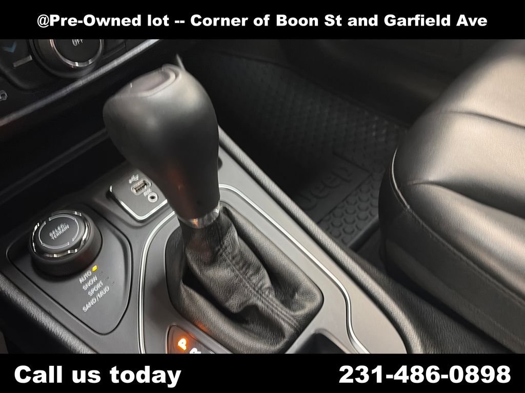 Used 2019 Silver Jeep Latitude Plus image 26