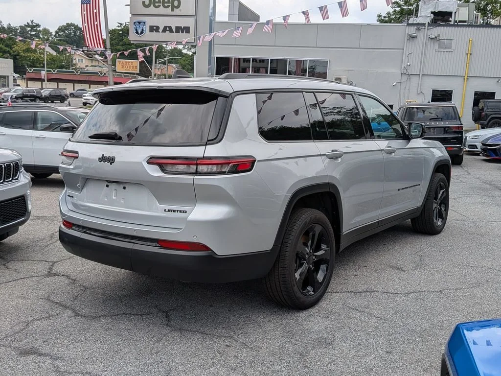 Used 2025 Silver Jeep Limited image 6