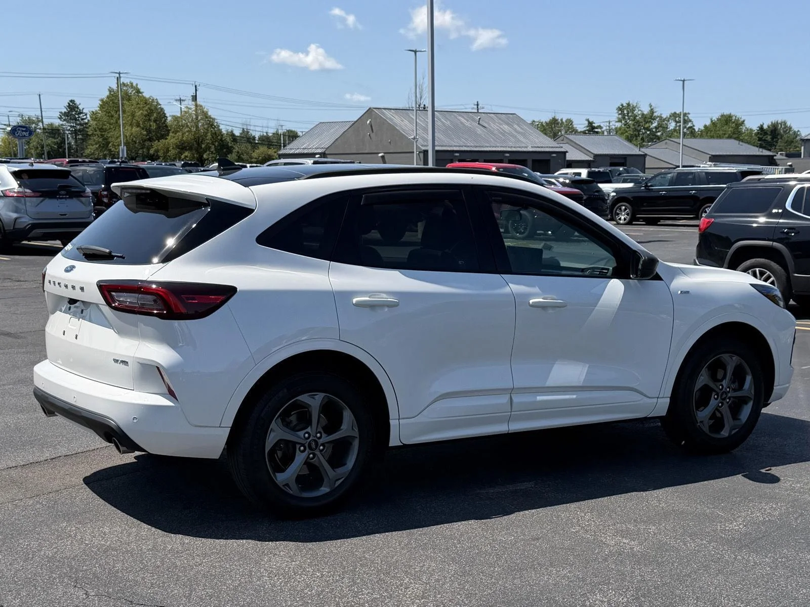 Used 2023 Star White Metallic Tri-Coat Ford ST-Line image 4