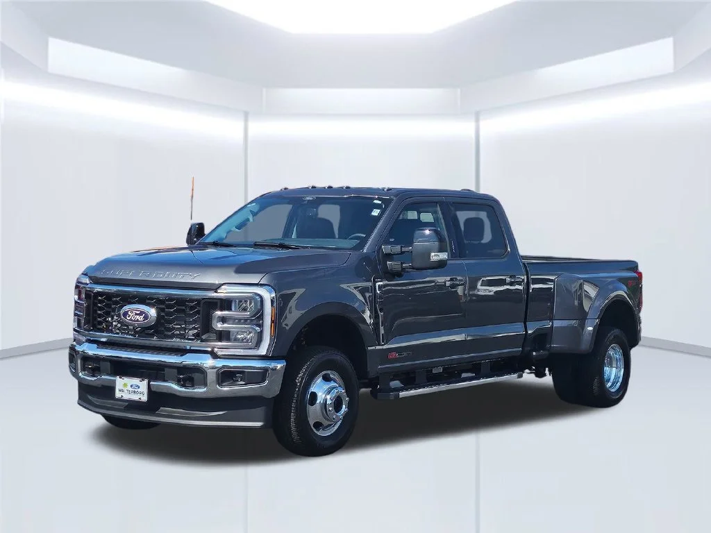 New 2027 Gray Ford Lariat image 2