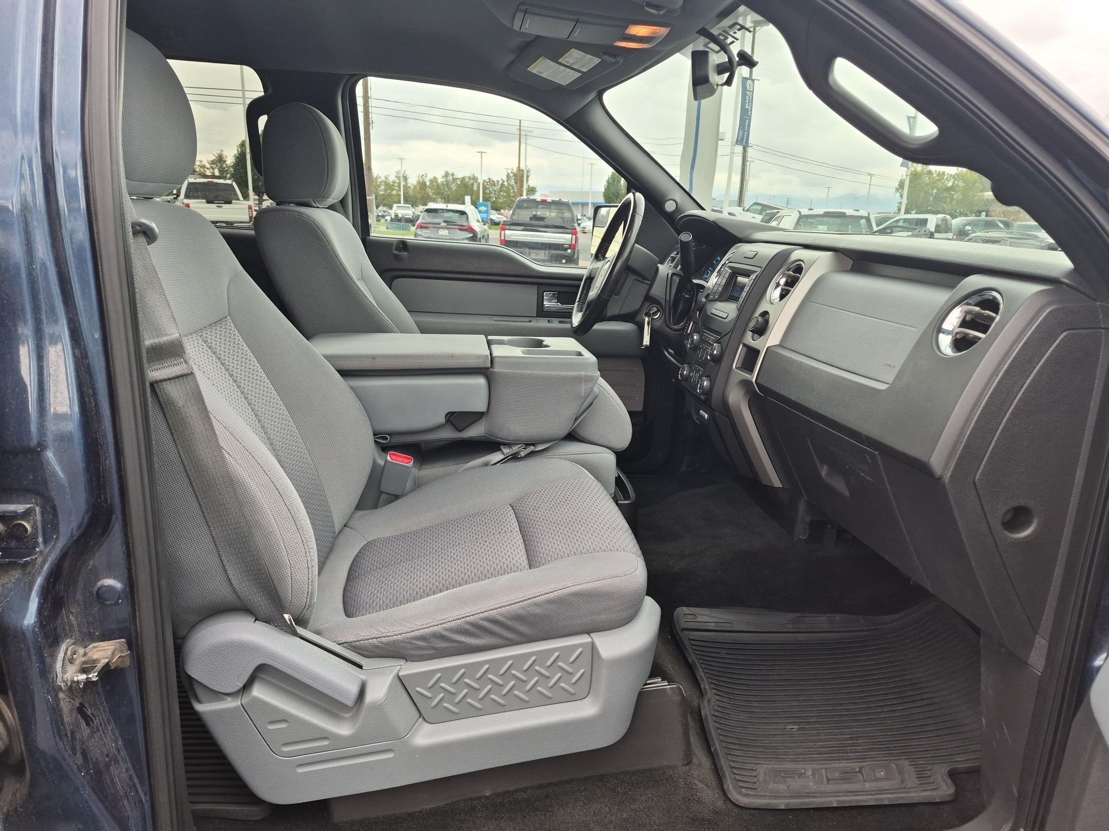 Used 2013 Blue Ford XLT image 29