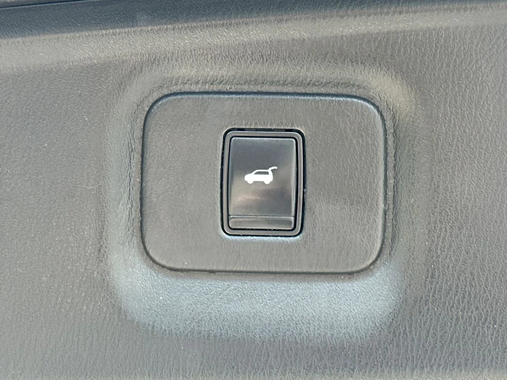 Used 2020 Black INFINITI LUXE image 16