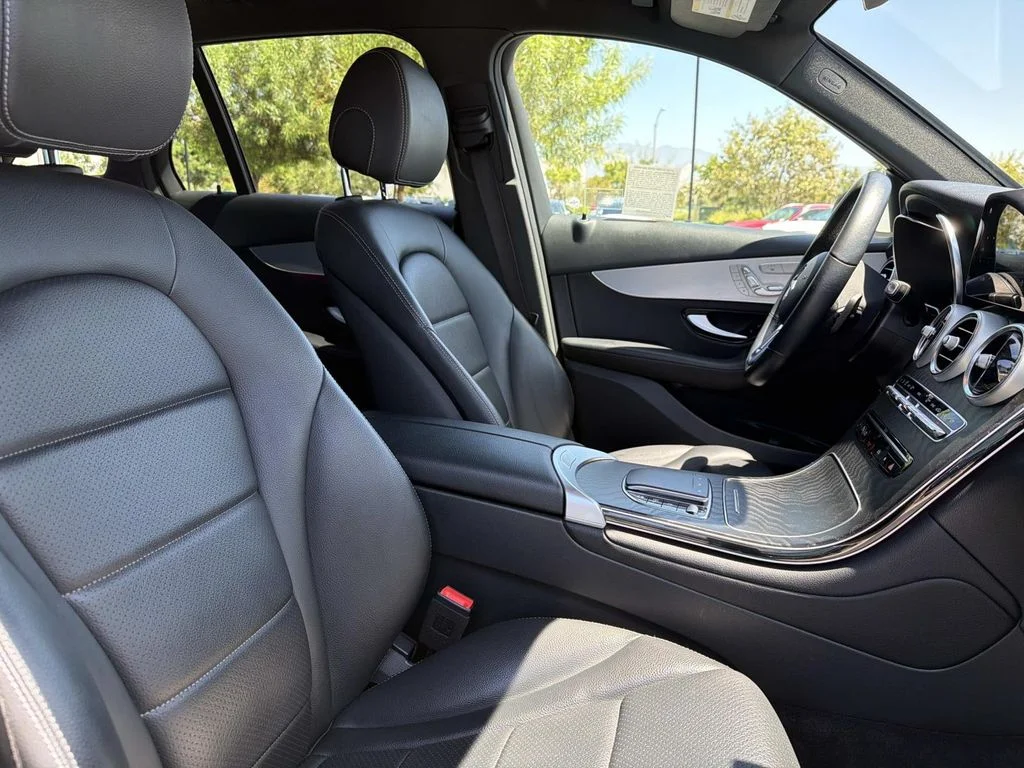 Used 2022 White Mercedes-Benz GLC 300 image 19