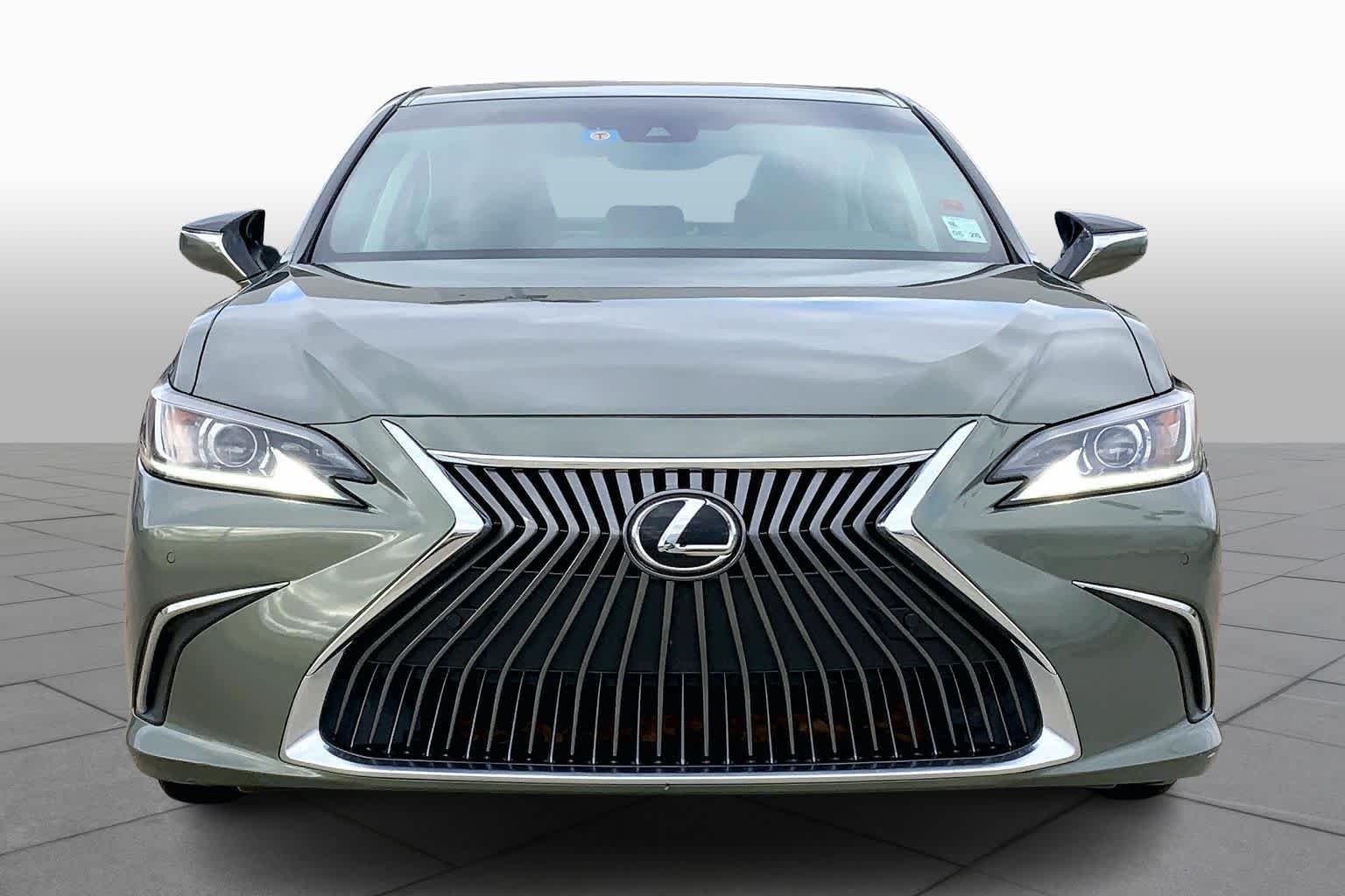 Used 2019 Sunlit Green Lexus  image 3