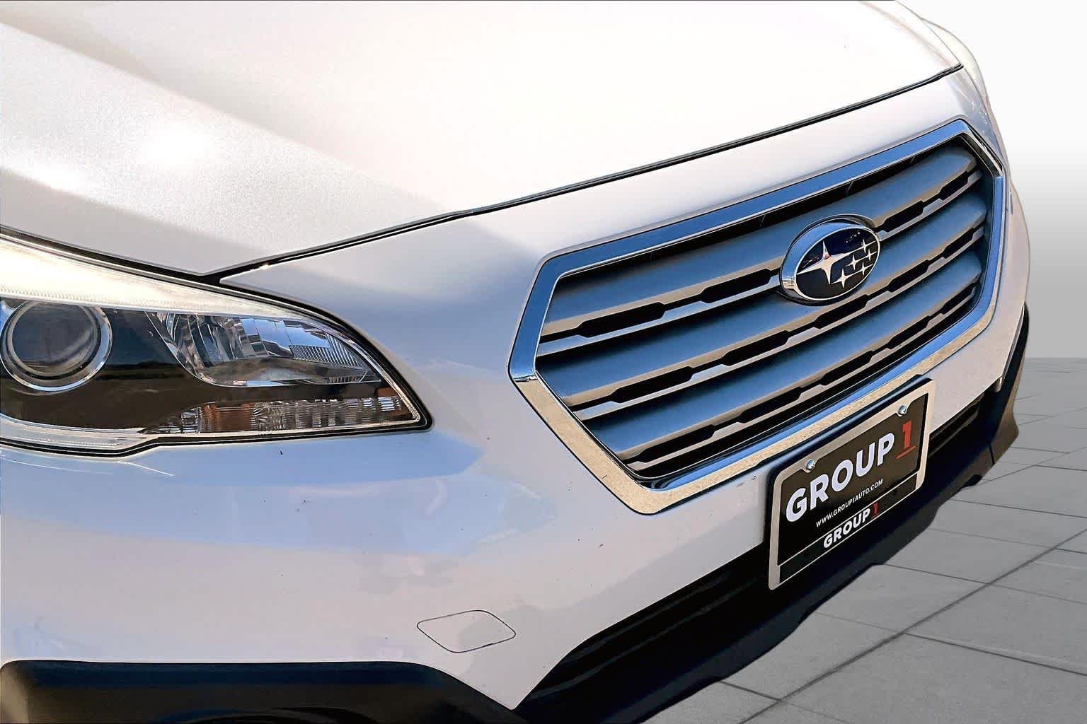 Used 2015 Crystal White Pearl Subaru 2.5i Premium image 29
