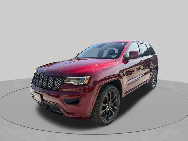 Used 2020 Red Jeep Altitude image 9