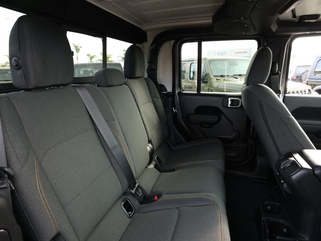 New 2026 Granite Crystal Metallic Clear-Coat Exterior Paint Jeep Sport S image 16