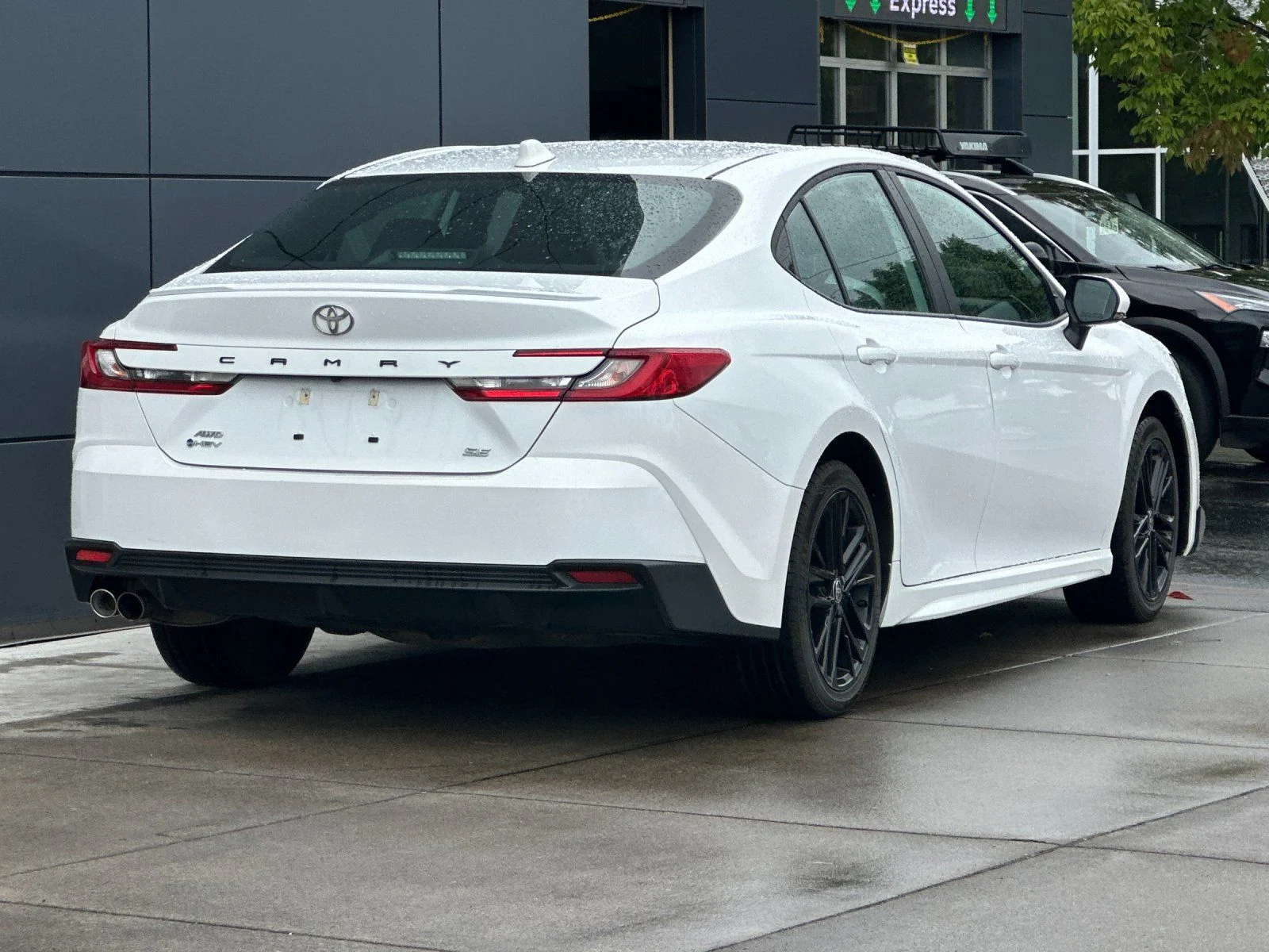 Used 2025 Ice Toyota SE image 3