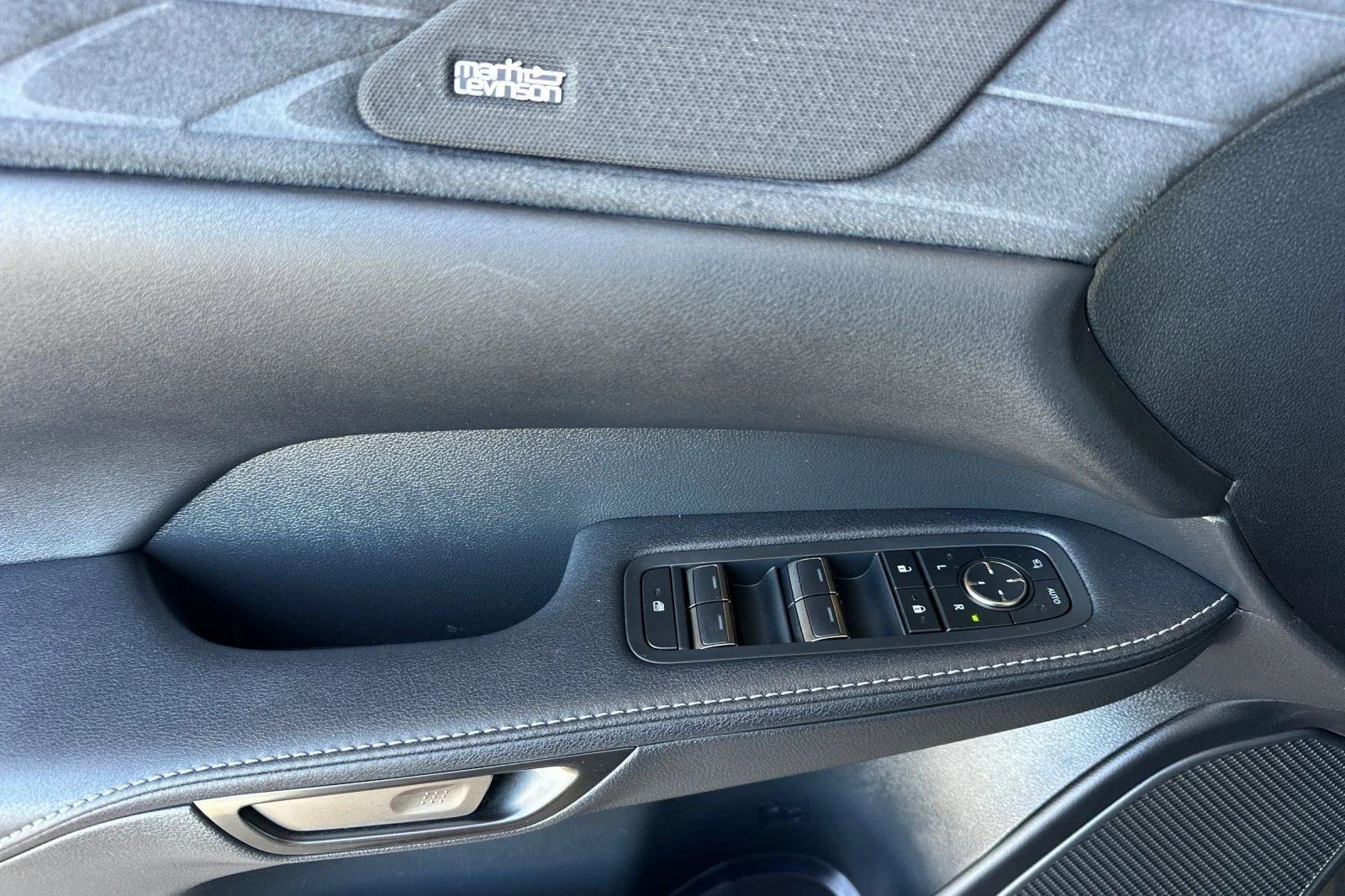 2025 Lexus RX PHEV 450h+ - Photo 8