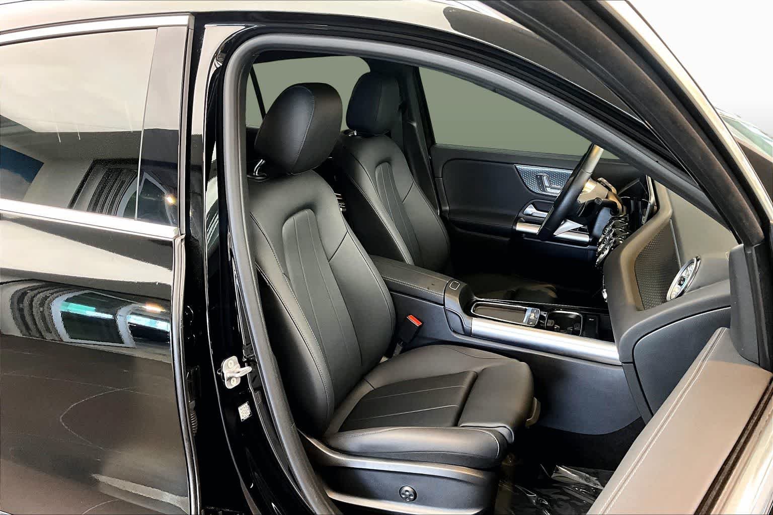 Used 2025 Night Black Mercedes-Benz GLA 250 image 17