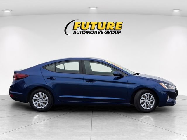 Used 2020 Blue Hyundai SE image 3