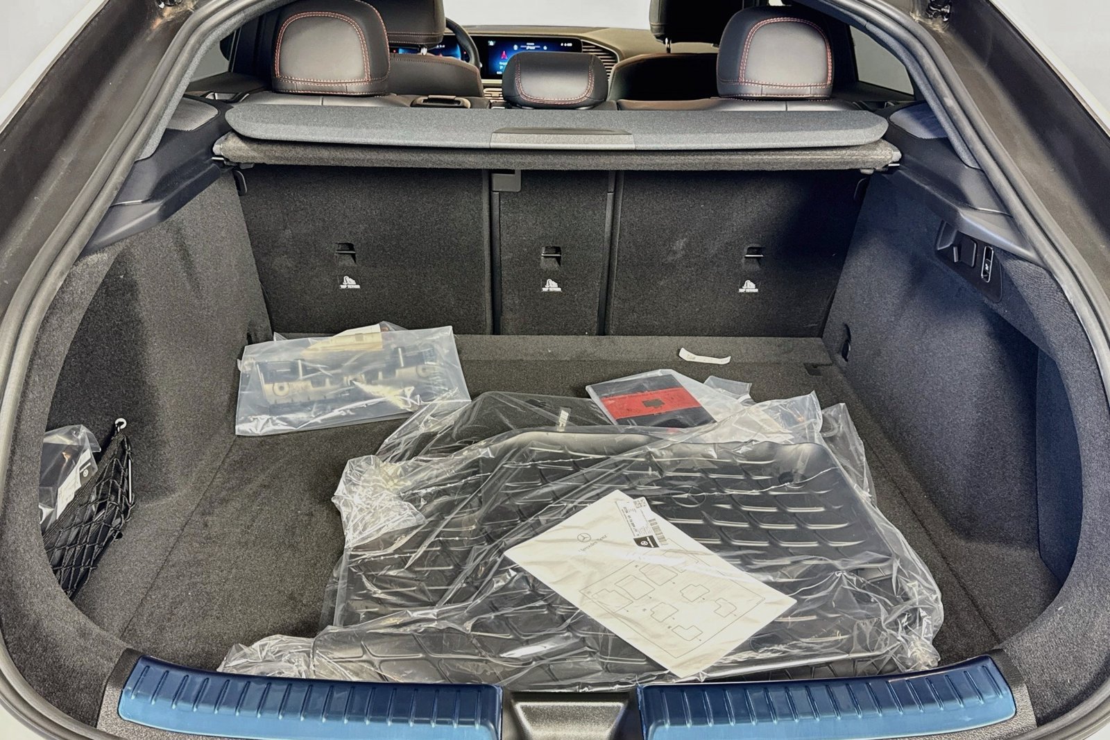 New 2026 MANUFAKTUR Moonlight White Metallic Mercedes-Benz AMG® GLE 53 image 24