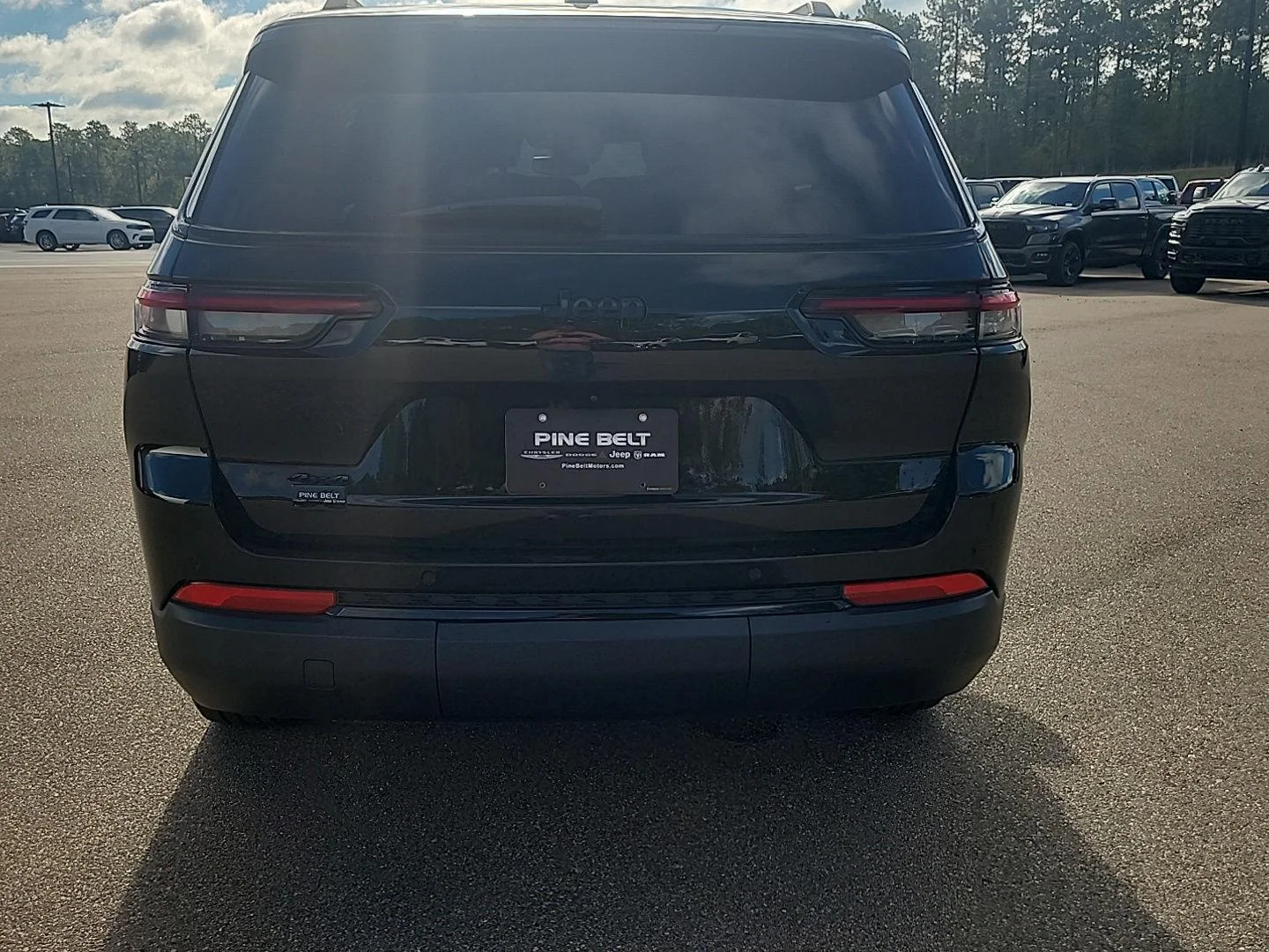 Used 2023 Silver Zynith Jeep Altitude image 14