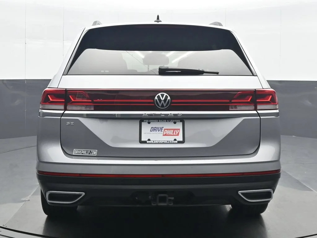 Used 2024 Silver Volkswagen 2.0T SE w/Technology image 5
