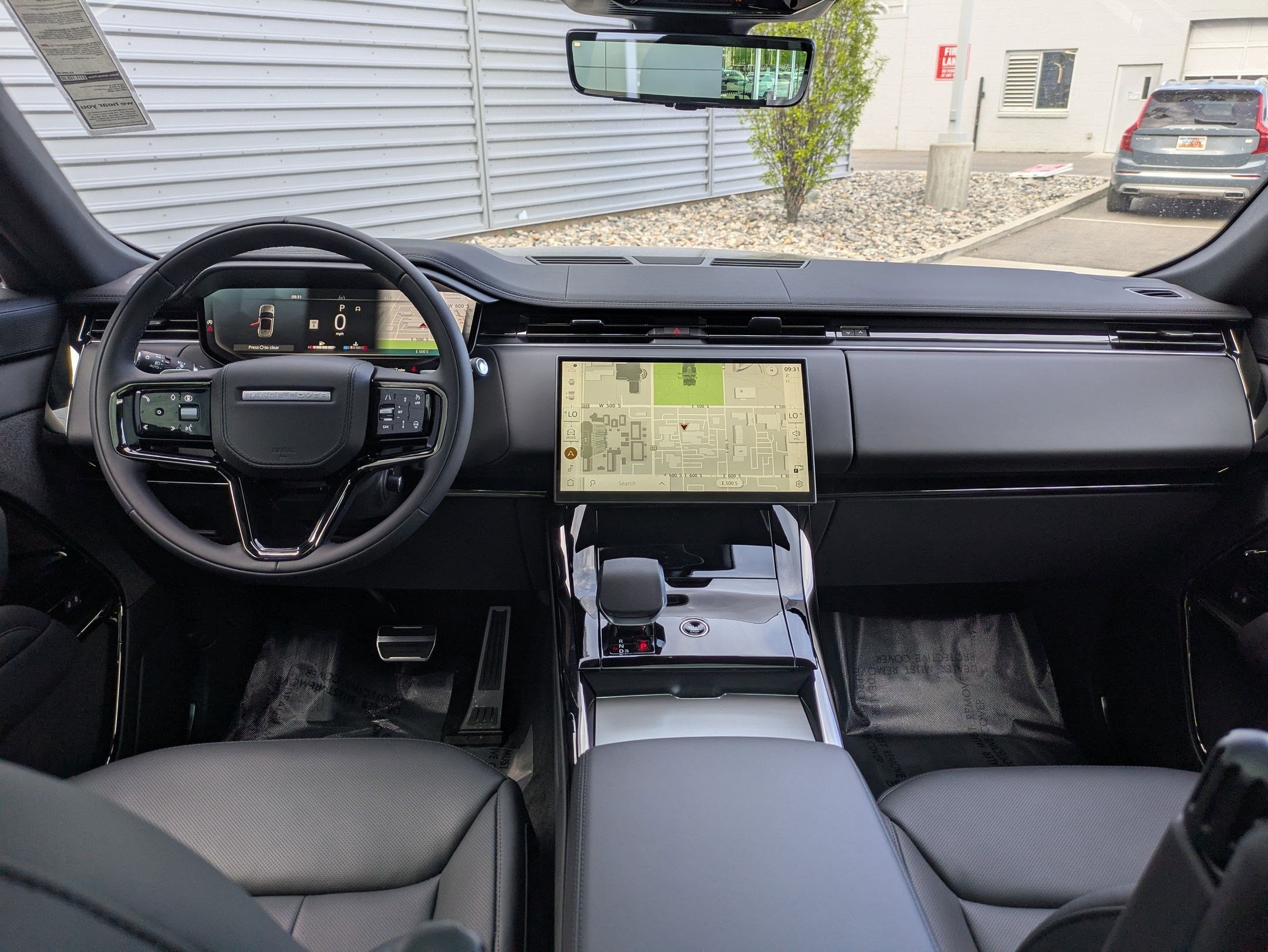 New 2026 Charente Grey Land Rover P400 Dynamic SE image 27