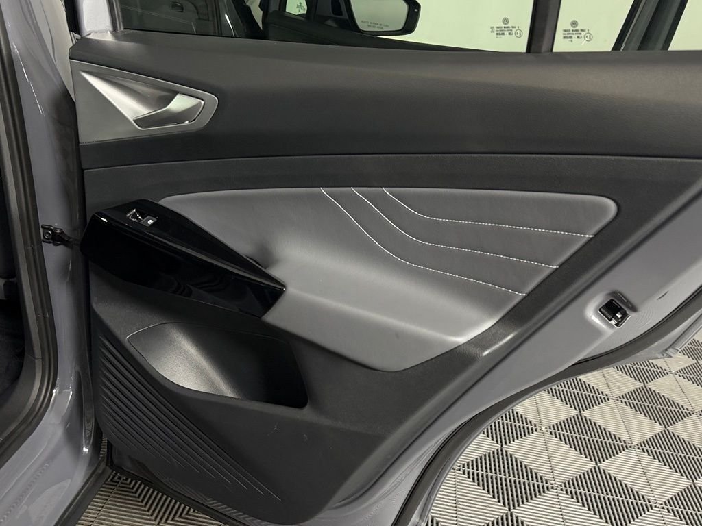 Used 2023 Black Volkswagen Pro S image 29