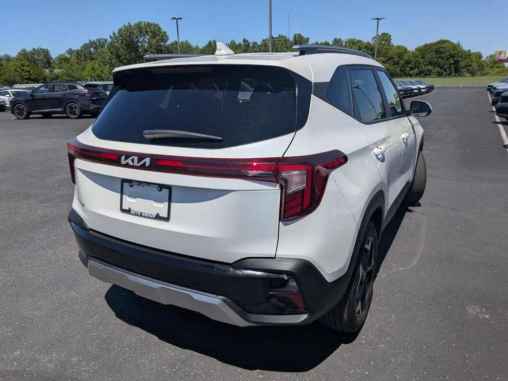 Used 2025 Snow White Pearl Kia S image 7
