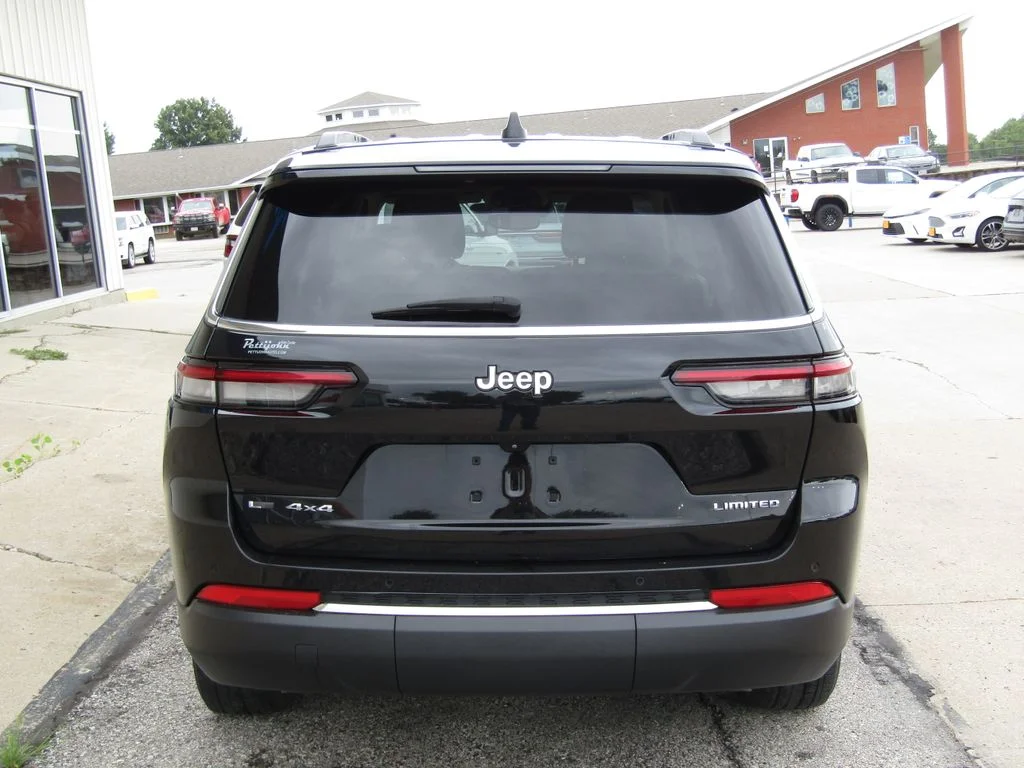 Used 2022 Black Jeep Limited image 4