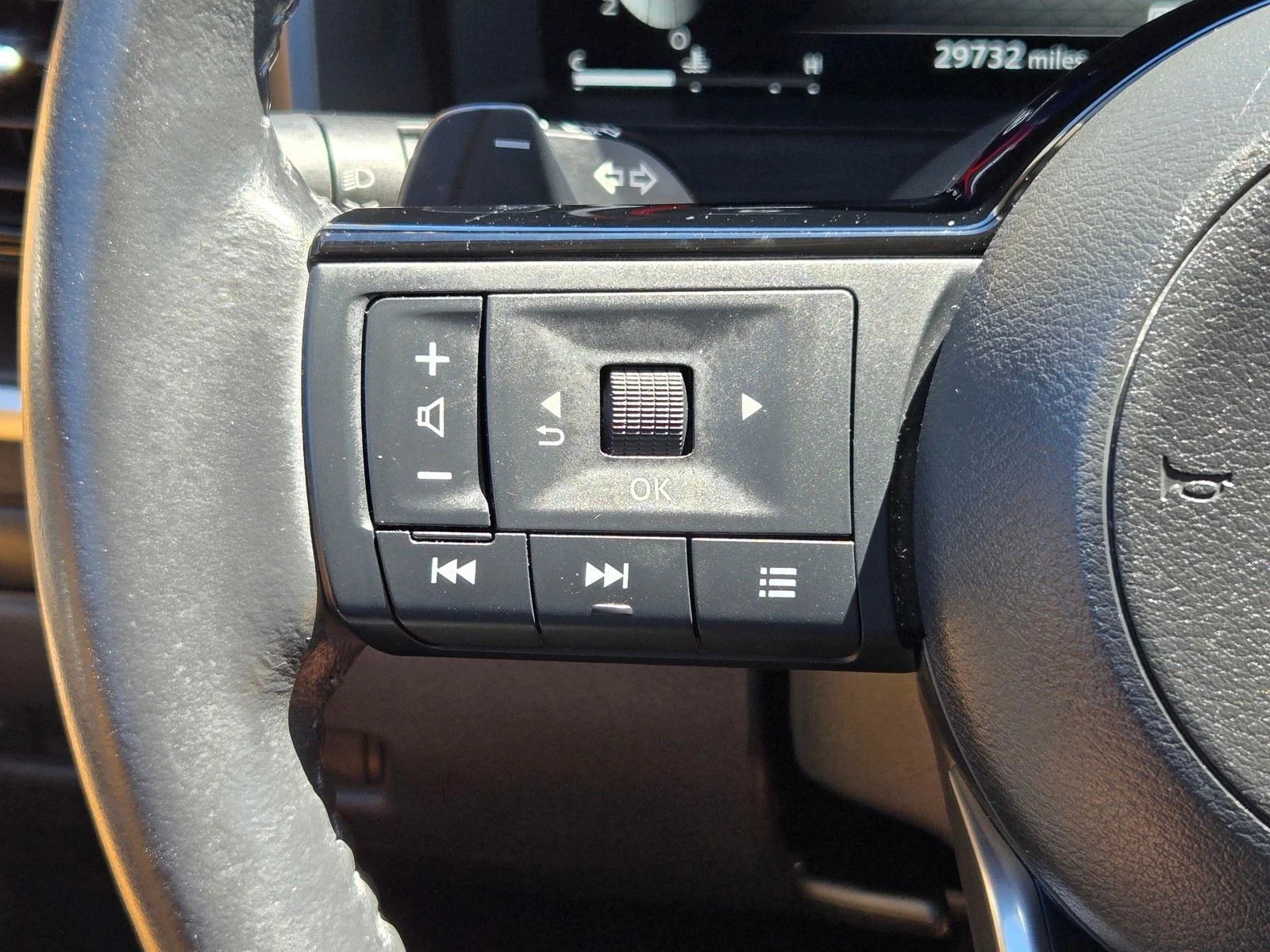 Used 2021 Pearl White Tricoat Nissan Platinum image 32