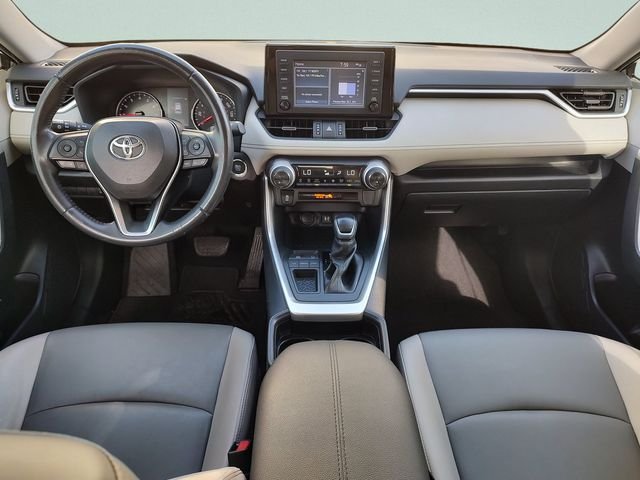 Used 2019 Gray Toyota XLE Premium image 9
