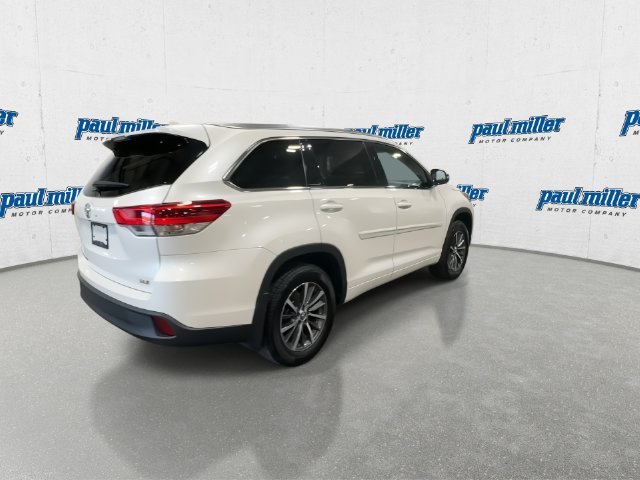 Used 2017 White Toyota XLE image 11