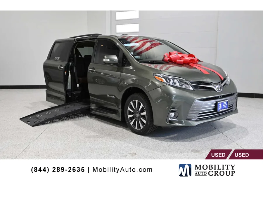 2020 Toyota Sienna Limited Premium V6 7-Passenger FWD's photo