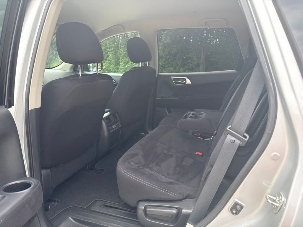 Used 2013 Silver Nissan SV image 12