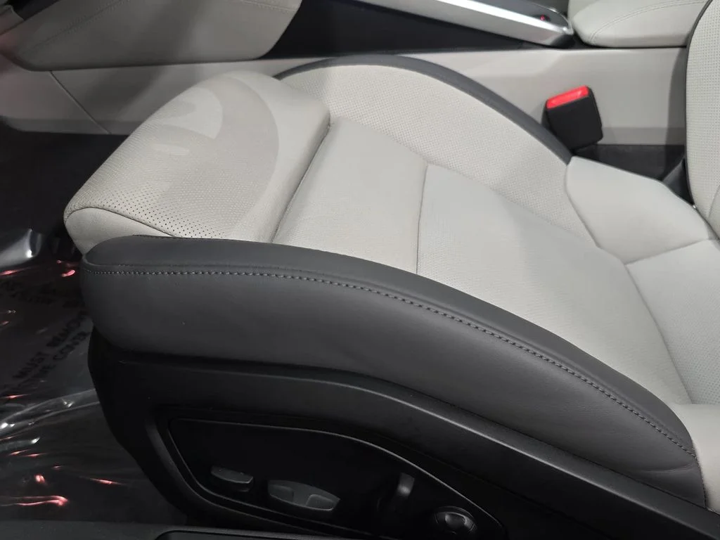 Certified Used 2025  Porsche Carrera image 25