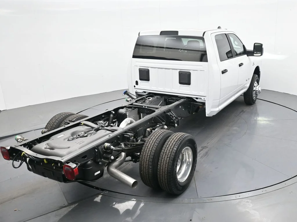 New 2026 Bright White Clear-Coat Exterior Paint RAM Tradesman image 28