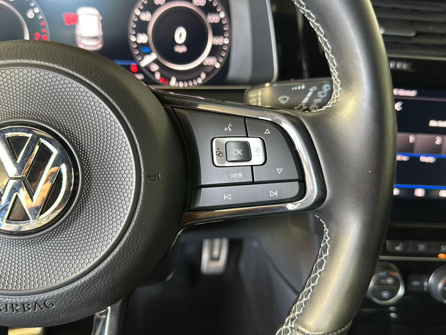 Used 2019 Indium Gray Metallic Volkswagen 4Motion image 13