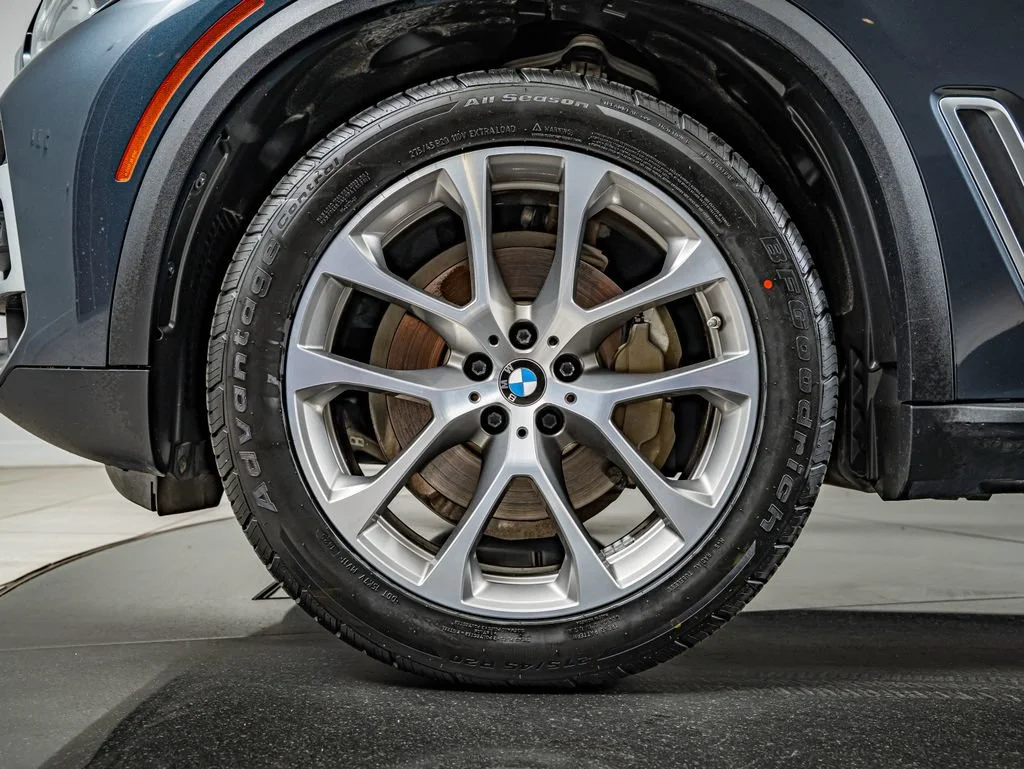 Used 2019 Arctic Gray Metallic BMW xDrive40i image 10