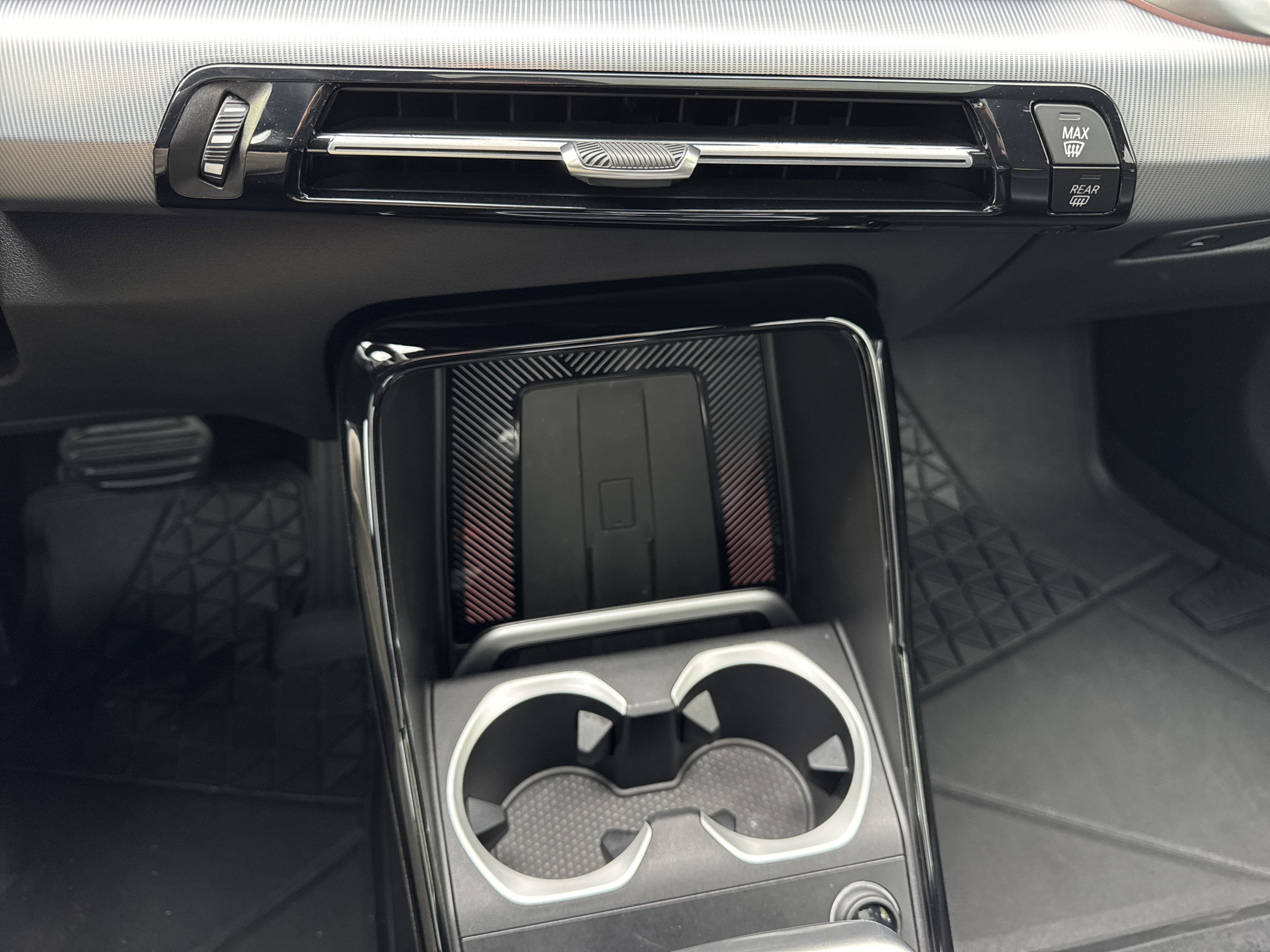 2025 BMW X1 28i - Photo 15
