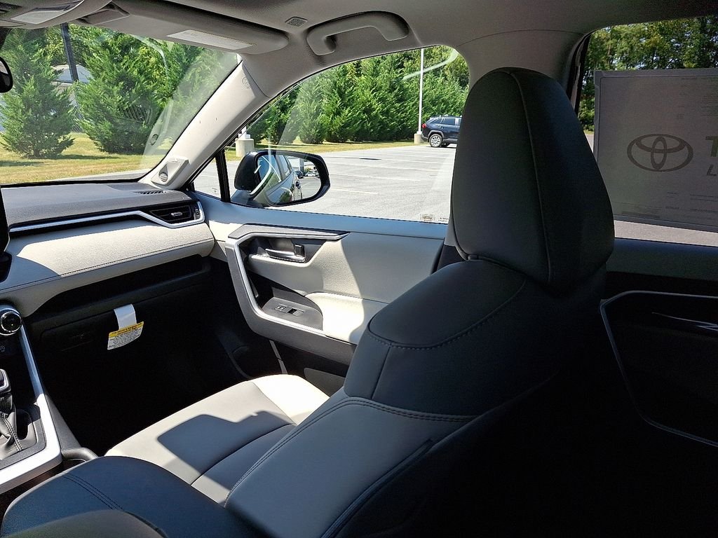 2025 Toyota RAV4 XLE Premium - Photo 11