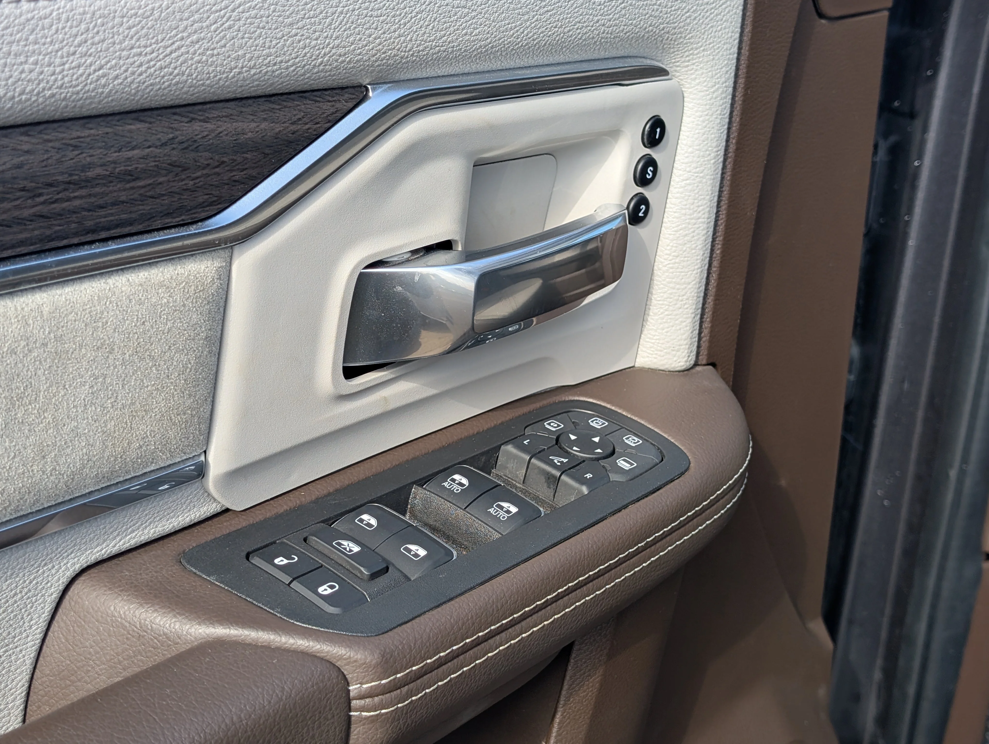 Used 2025 Granite Crystal Metallic Ram Laramie image 18