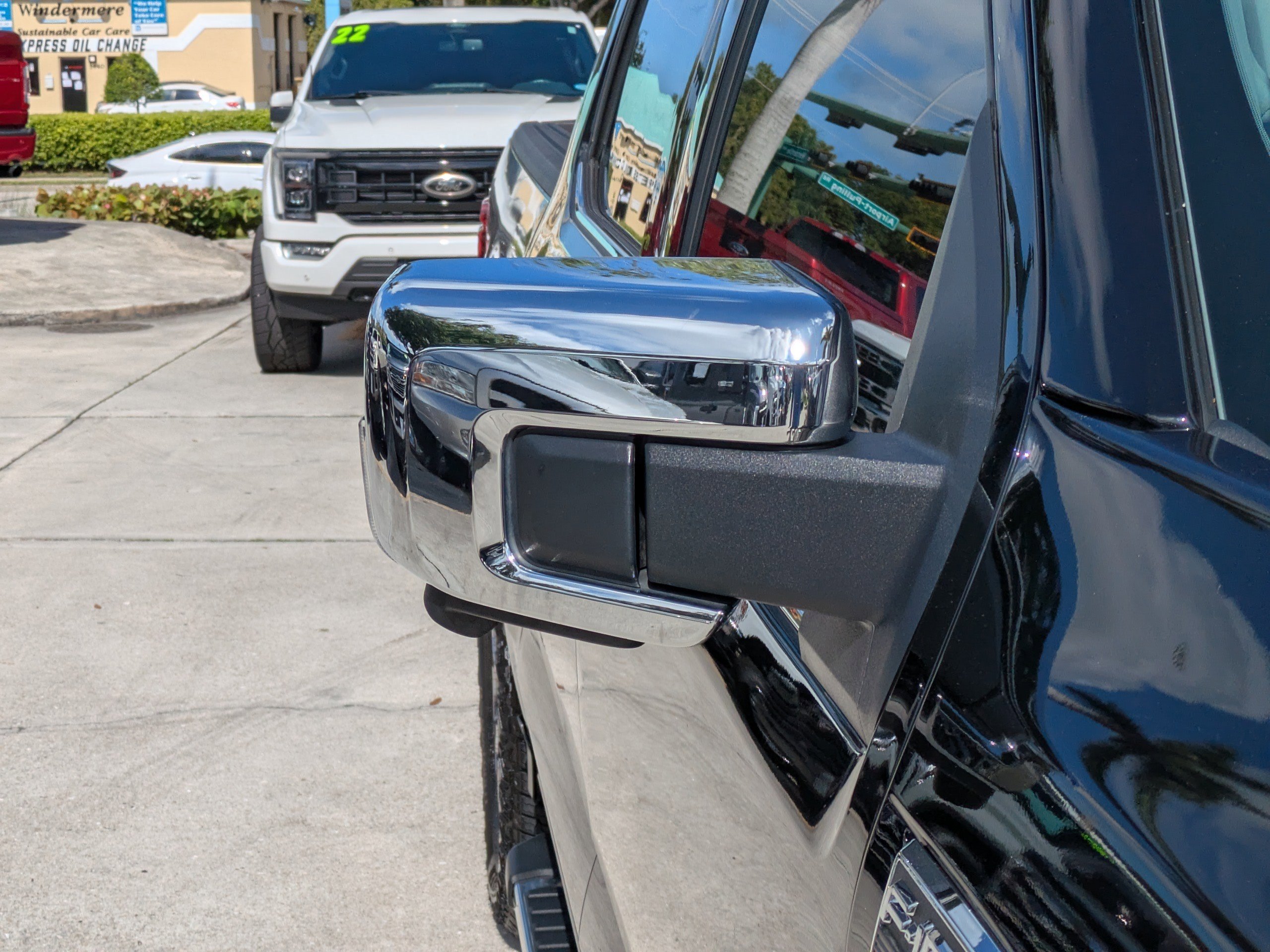 Used 2024 Black Metallic Ford LARIAT image 10