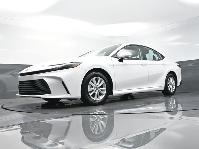 Used 2025 White Toyota LE image 33