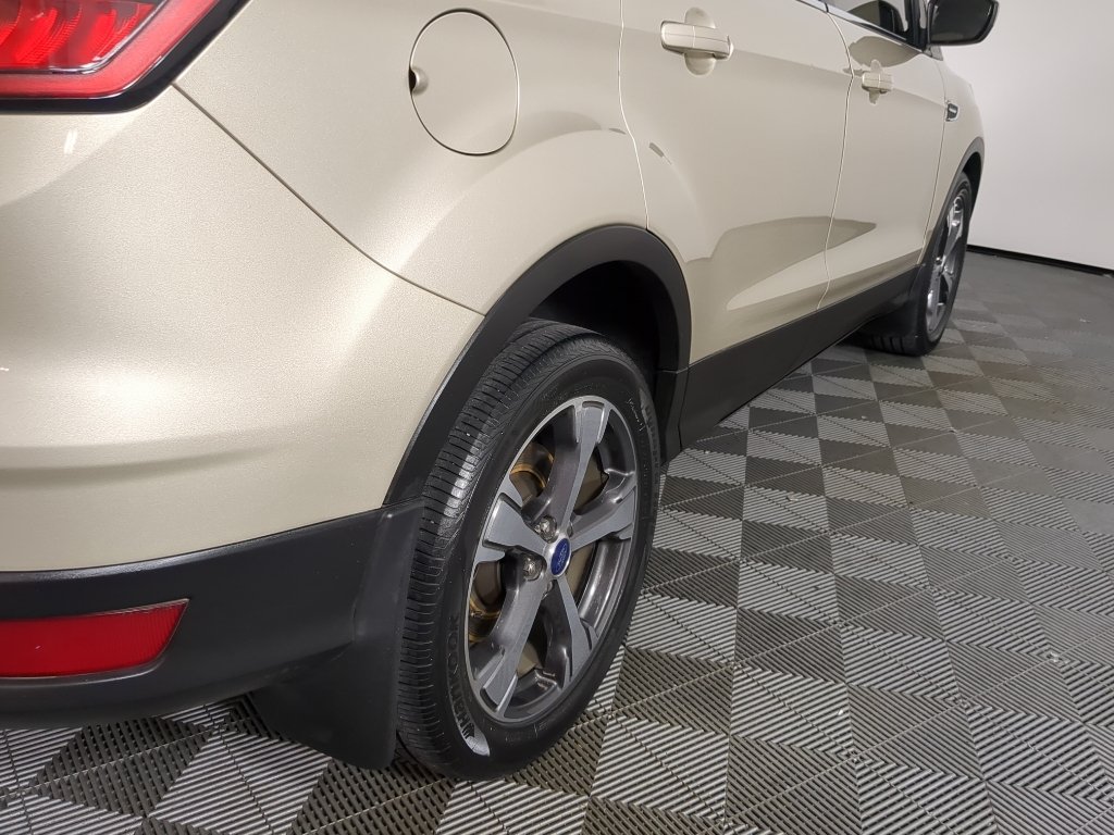 Used 2018 White Gold Metallic Ford SEL image 9