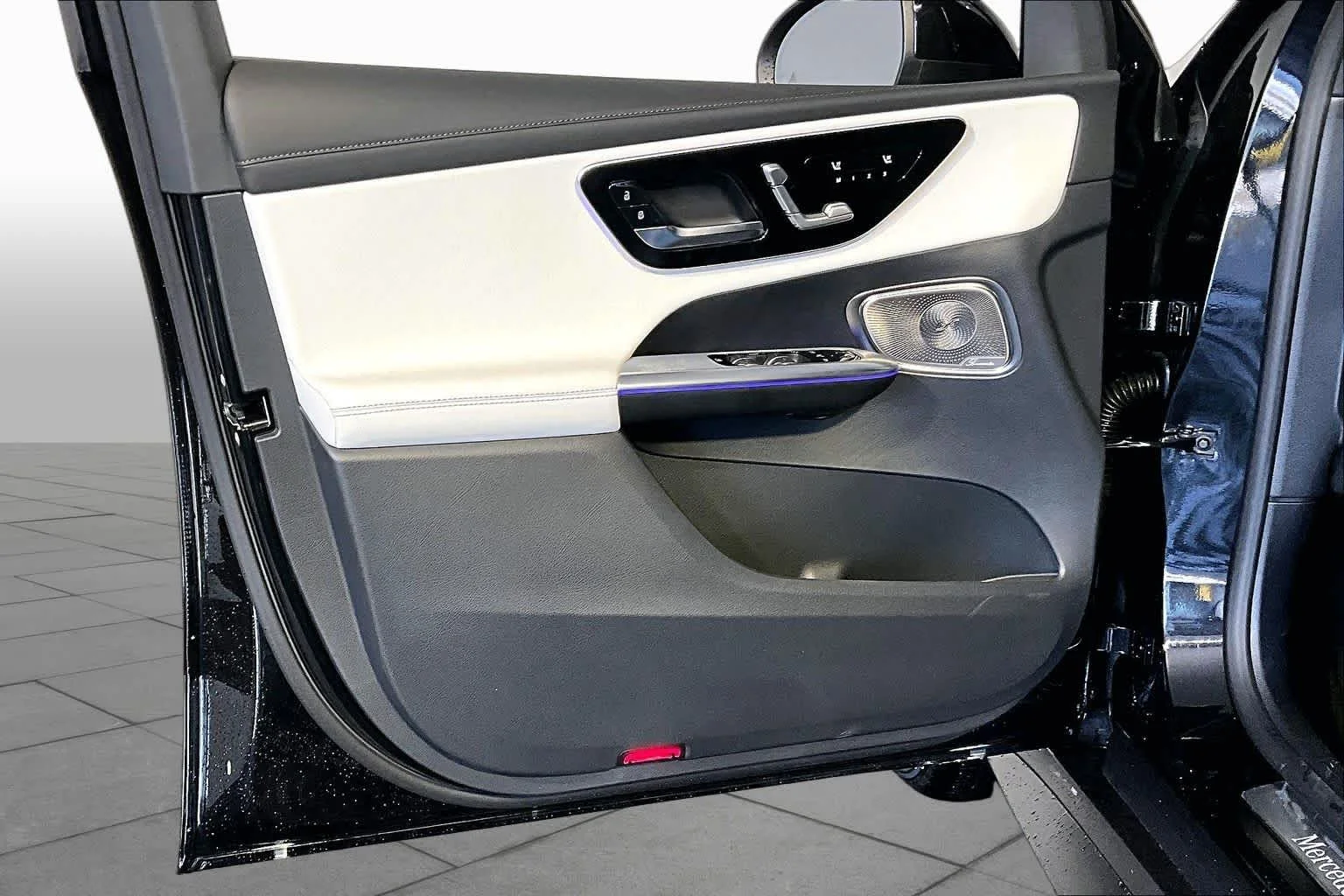 New 2026 Obsidian Black Metallic Mercedes-Benz GLC 300 image 11