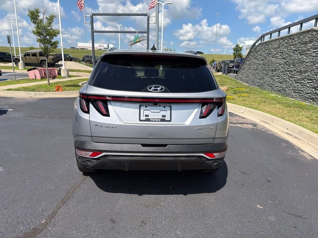 Used 2024 Silver Hyundai SEL Convenience image 6